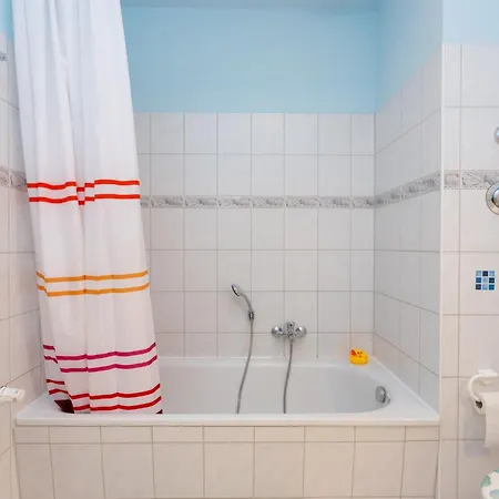 Fullhouse - - H132 아파트