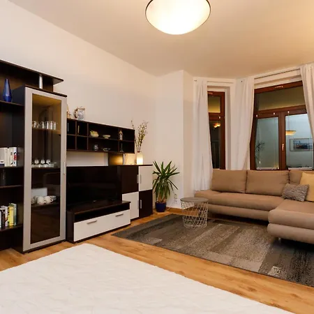 Fullhouse - - H132 *